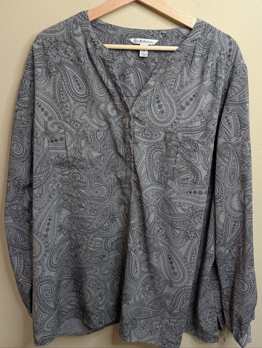 Croft & Barrow Woman 2X Paisley Blouse Gray Navy Long Sleeve V-Neck Plus Size
